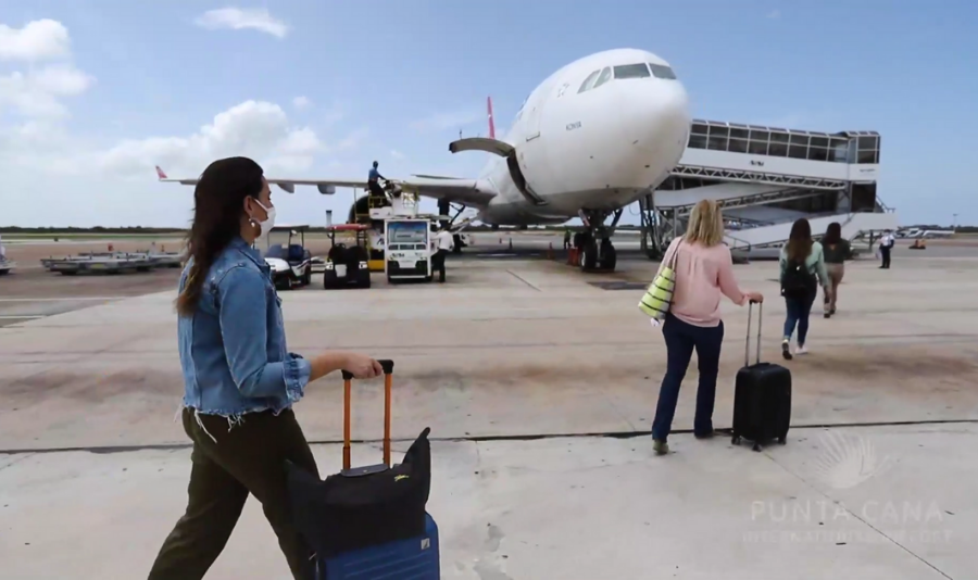 Аэропорт Пунта-Каны вводит превентивные меры по COVID-19, готовясь к встрече туристо